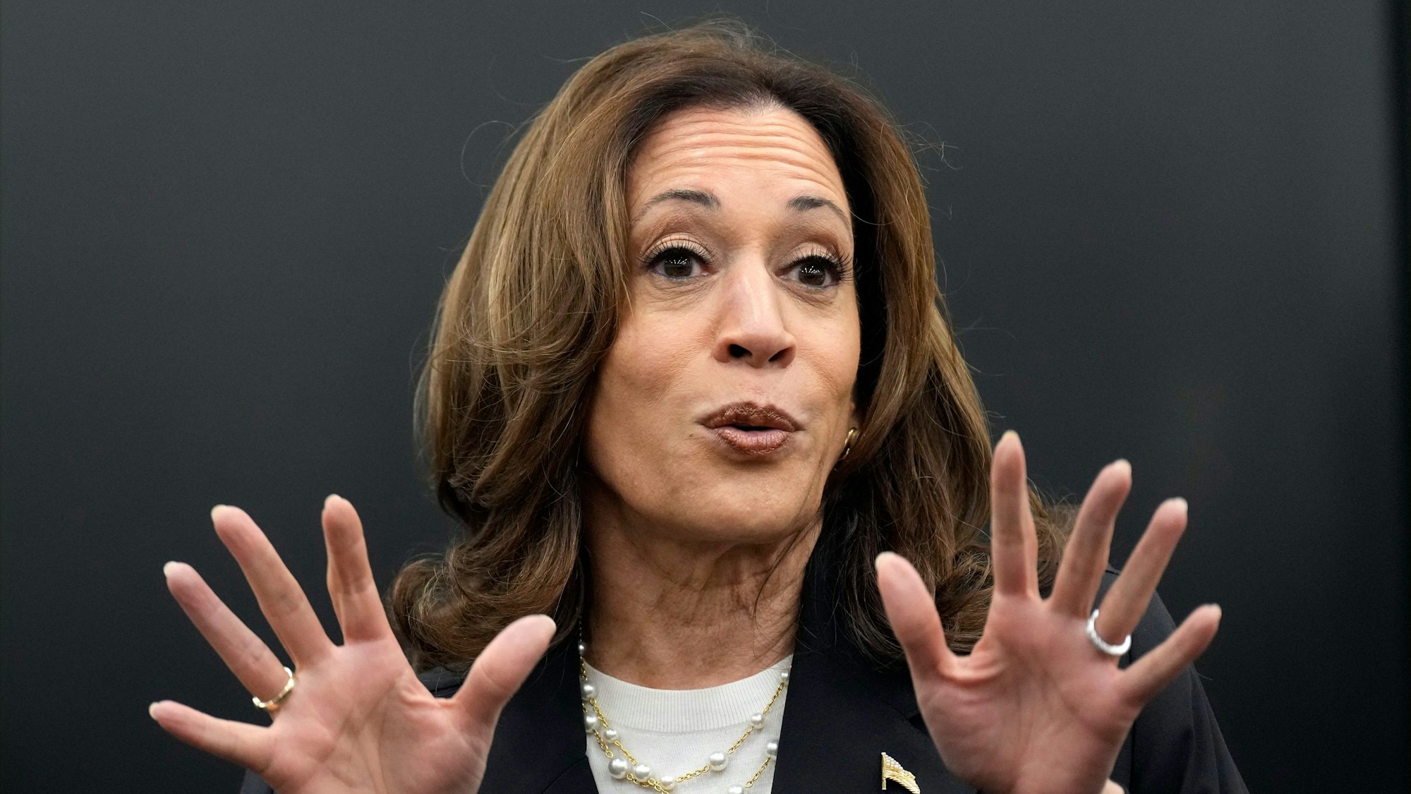 Die demokratische Vizepräsidentin Kamala Harris kam durch ihr erstes TV-Interview als Präsidentschaftskandidatin ohne Patzer. (Archivbild)