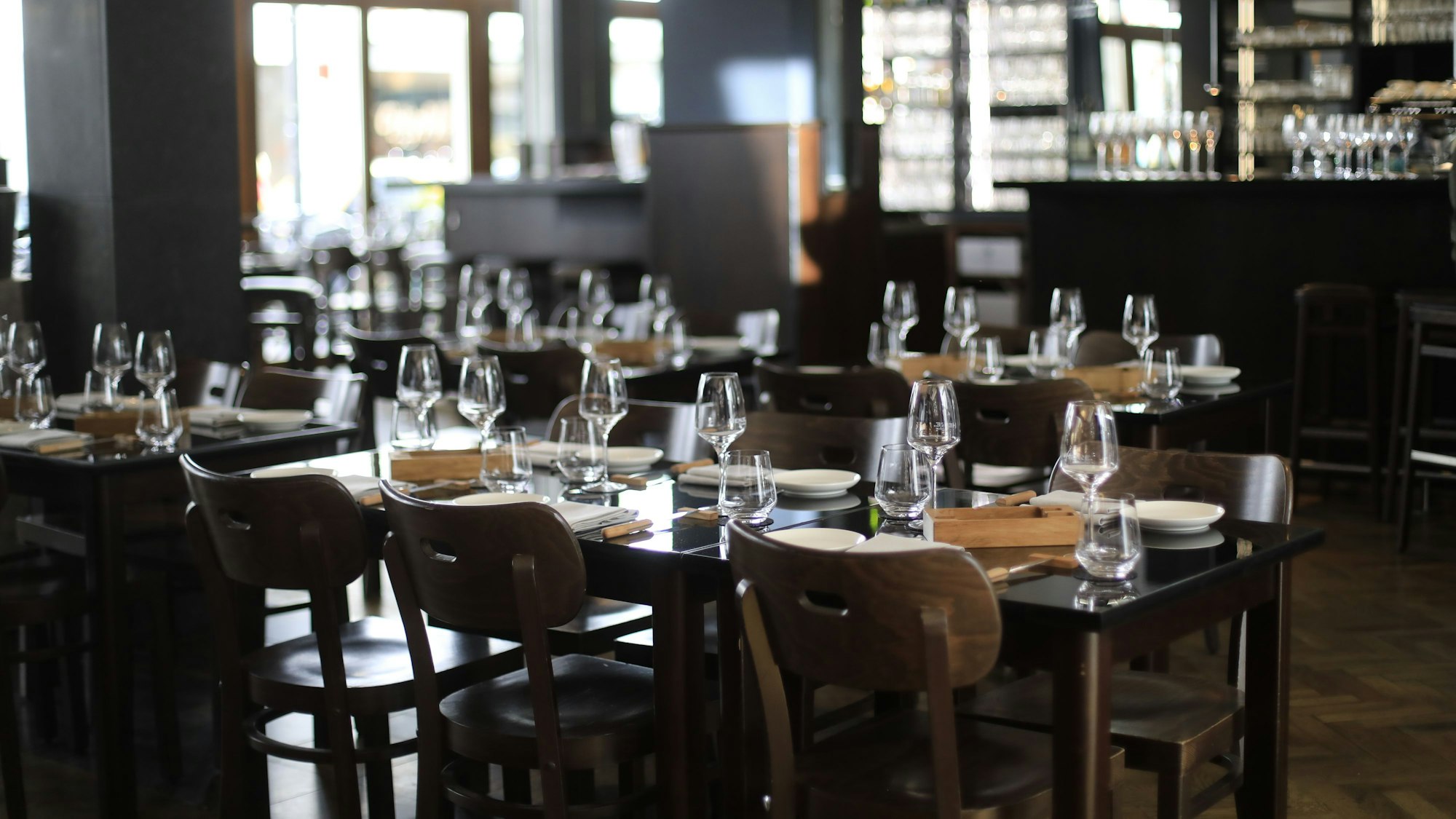 KÖLN 26.04.2018
Pfeilstraße Ringe
HENNE.Weinbar.Restaurant
BILD: ARTON KRASNIQI
Kölner Stadt-Anzeiger
Fotograf
01627678086
arton.krasniqi@dumont.de
ksta.de