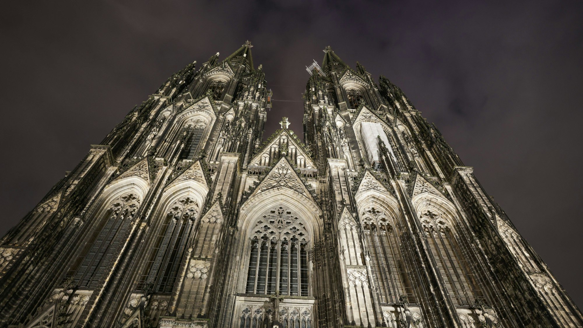 Bislang sah der Kölner Dom in der Nacht so aus.