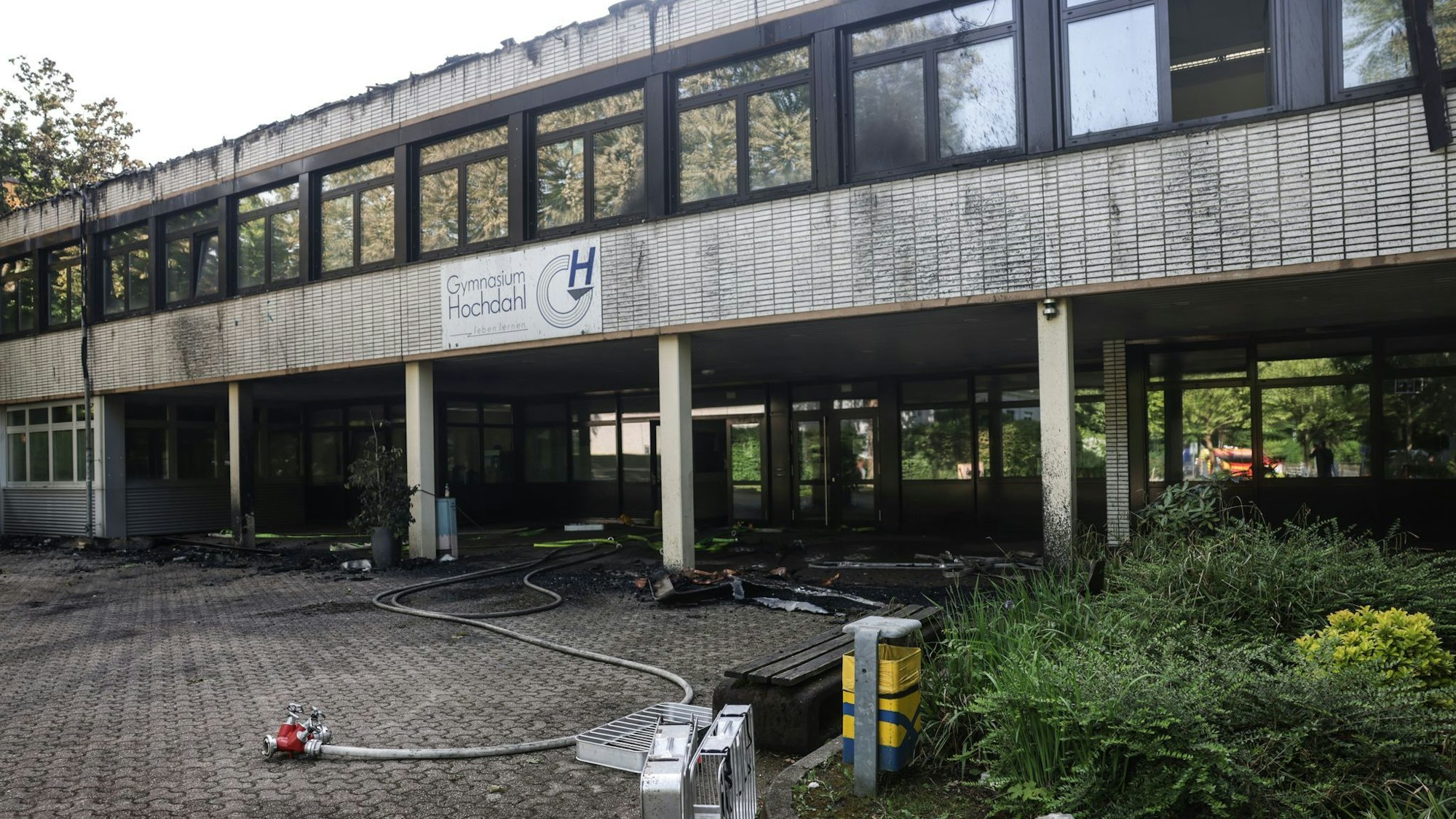 Stumme Zeugen der Verwüstung: Die zwei Schulen sind für Schülerinnen und Schüler nicht mehr nutzbar.