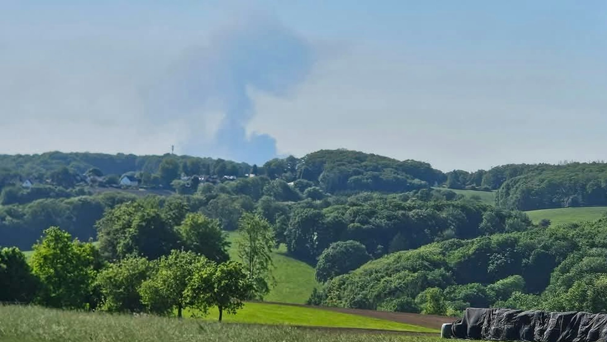 Der Großbrand des Schulzentrums von Erkrath war sogar im 40 Kilometer entfernten Wermelskirchen zu sehen.