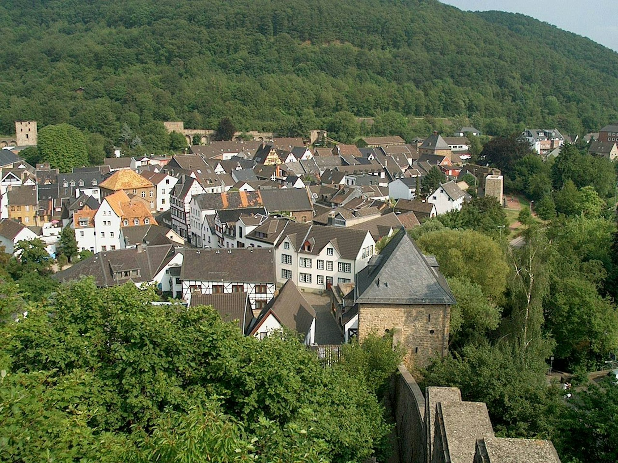 1280px-Bad-Muenstereifel_Wikimedia_Putput_cc30