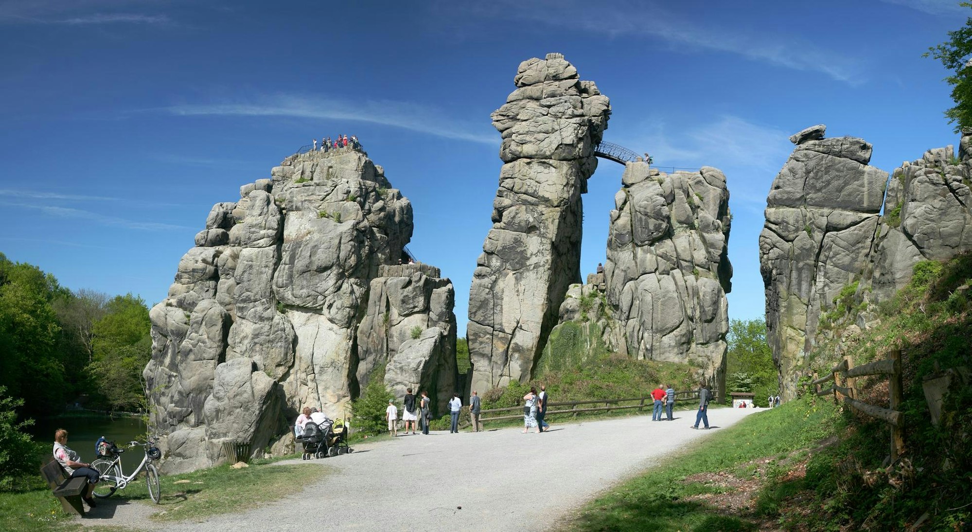 hermannsweg-Externsteine-wikimedia